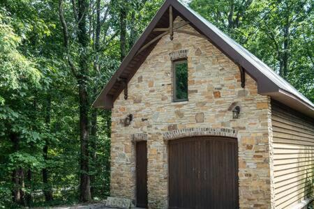 Cozy 2 Bedroom Cabin Nestled In Wooded Hideaway 蒙特雷 外观 照片