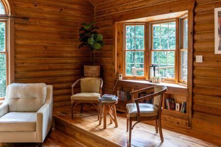 Cozy 2 Bedroom Cabin Nestled In Wooded Hideaway 蒙特雷 外观 照片