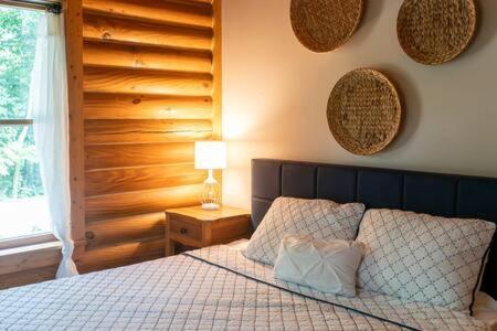 Cozy 2 Bedroom Cabin Nestled In Wooded Hideaway 蒙特雷 外观 照片