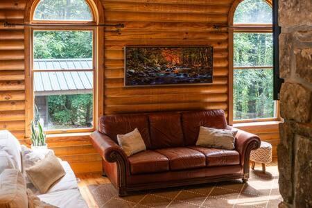 Cozy 2 Bedroom Cabin Nestled In Wooded Hideaway 蒙特雷 外观 照片