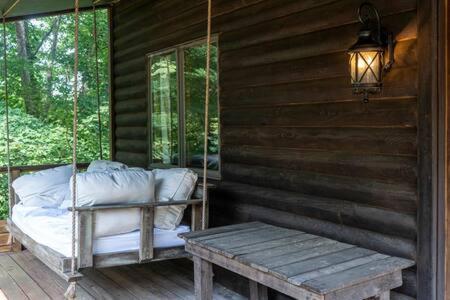Cozy 2 Bedroom Cabin Nestled In Wooded Hideaway 蒙特雷 外观 照片