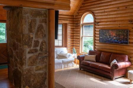 Cozy 2 Bedroom Cabin Nestled In Wooded Hideaway 蒙特雷 外观 照片