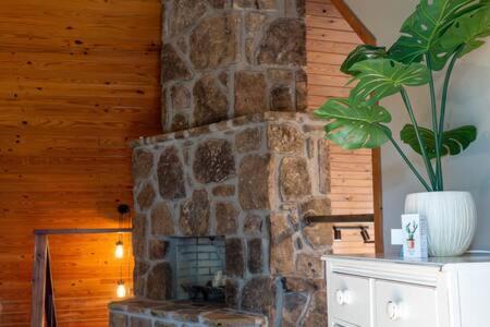 Cozy 2 Bedroom Cabin Nestled In Wooded Hideaway 蒙特雷 外观 照片