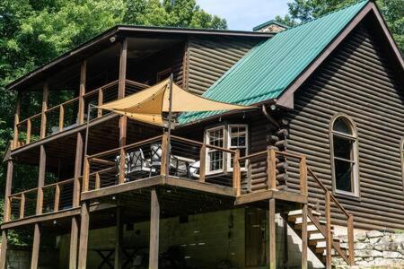Cozy 2 Bedroom Cabin Nestled In Wooded Hideaway 蒙特雷 外观 照片