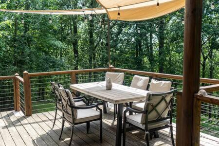Cozy 2 Bedroom Cabin Nestled In Wooded Hideaway 蒙特雷 外观 照片